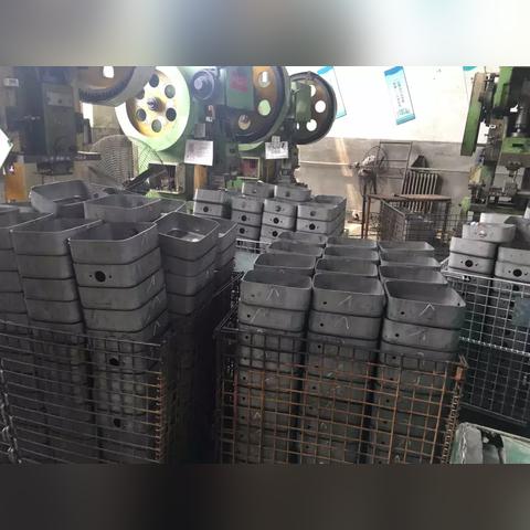 塑料模具师傅最新招聘启事,塑料模具师傅最新招聘