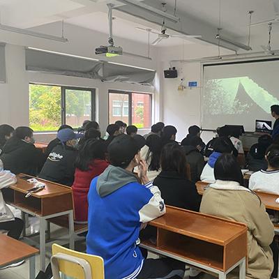 开学第一课，回望过去，展望未来，感悟启示心灵之旅