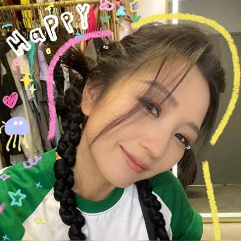 何洁最新瘦身照曝光，惊人成果令人瞩目！