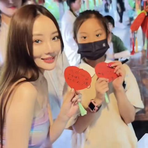 李小璐女儿最新照片，小甜馨成长瞬间