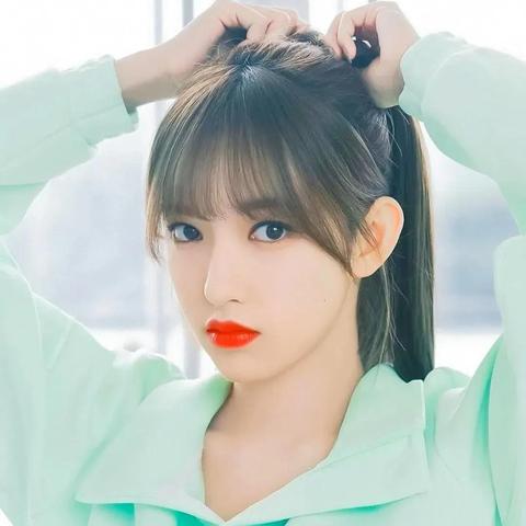 程潇最新写真,璀璨星光引领时尚潮流