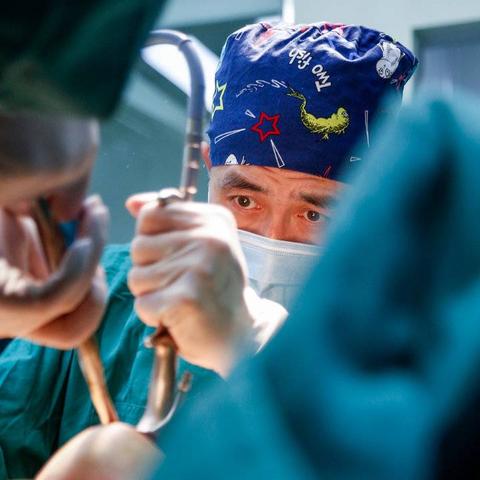 科技革新重塑丰胸领域，最新隆胸新闻突破报道